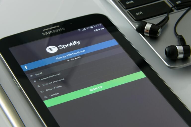 Téléphone avec l'application Spotify